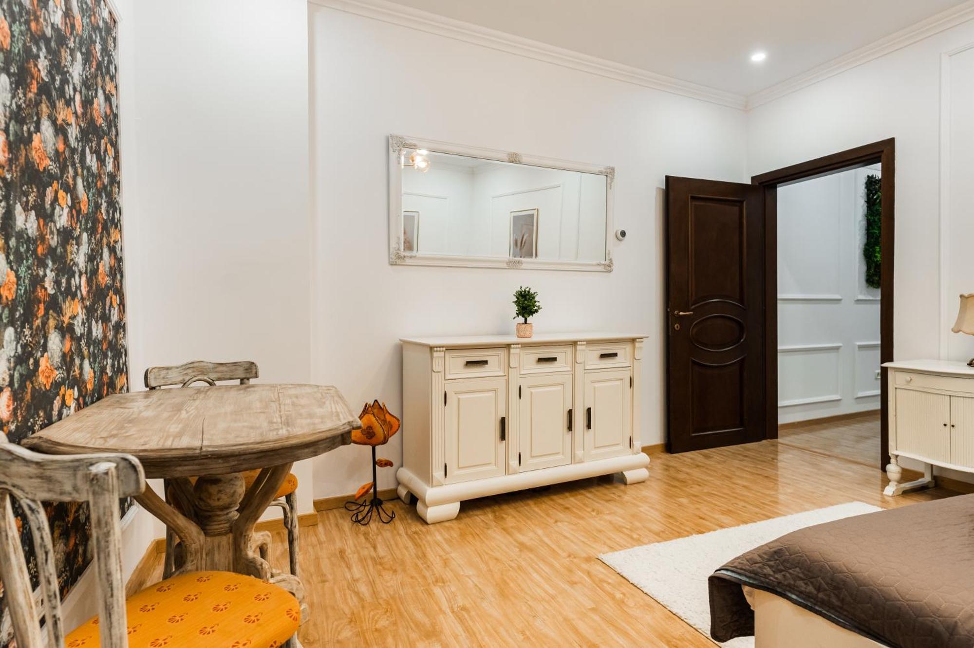 브라쇼브 Apollonia Estate Old Town Big And Luxurious 아파트 외부 사진